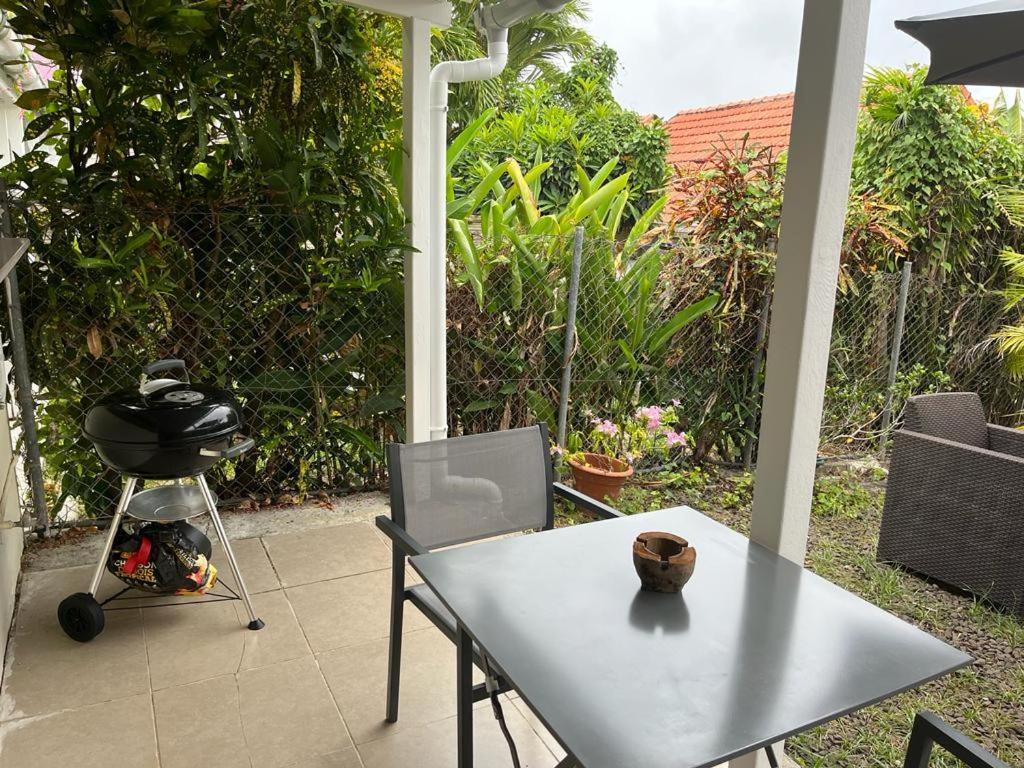 Agreable Appartement En Rez-De-Jardin A 450M De La Mer Sainte-Anne Exterior foto